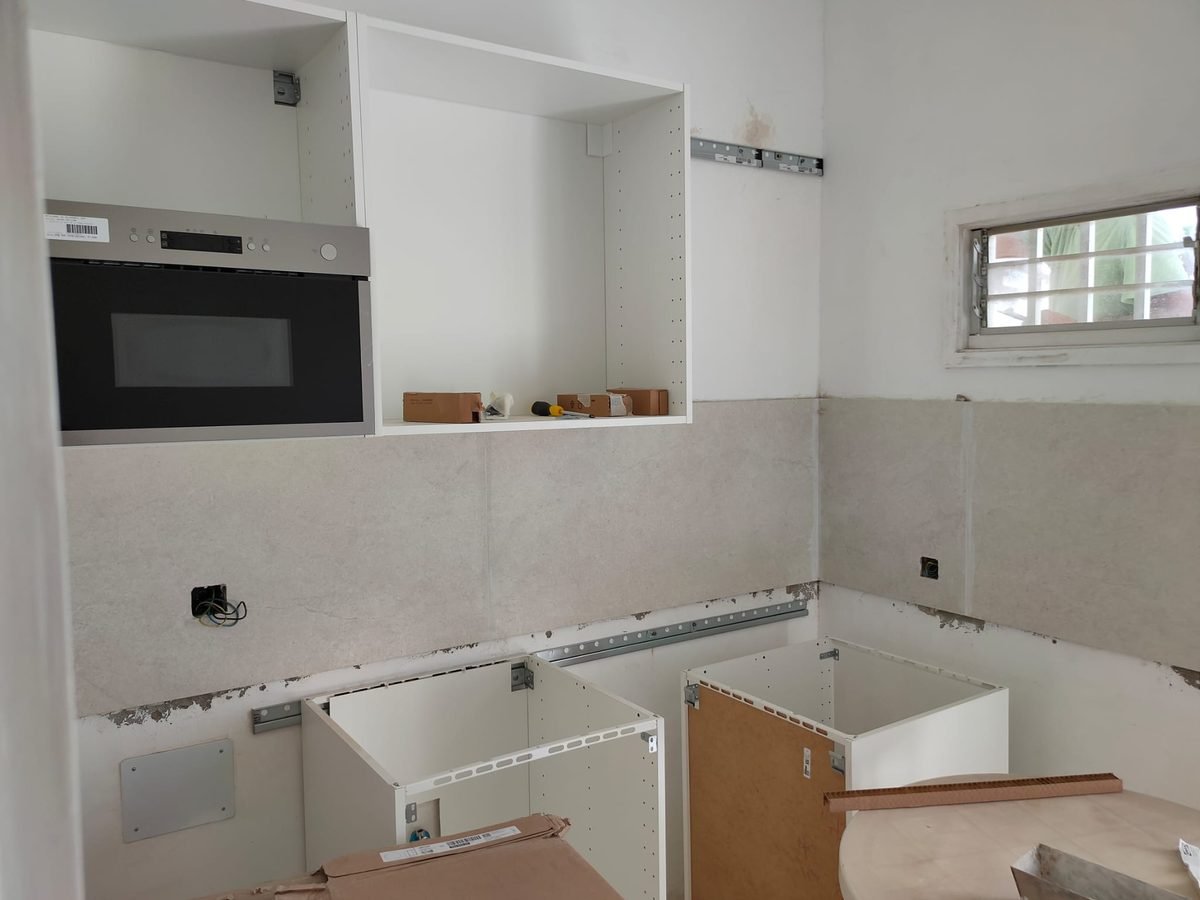 Cocina a medida en montaje
