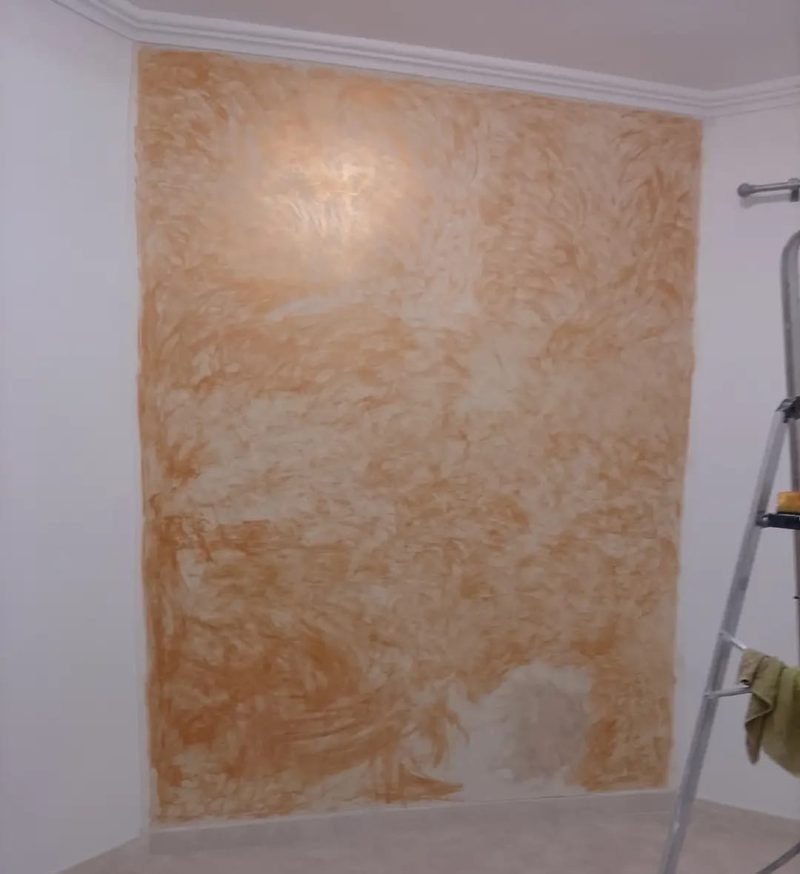 Pintura decorativa aplicada a mano